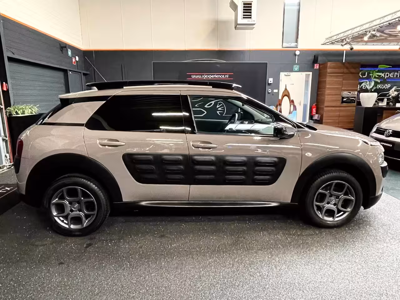 Citroën C4 Cactus 1.2 VTi Shine AIRCO NAVI CAMERA NAP CRUISECONTROL