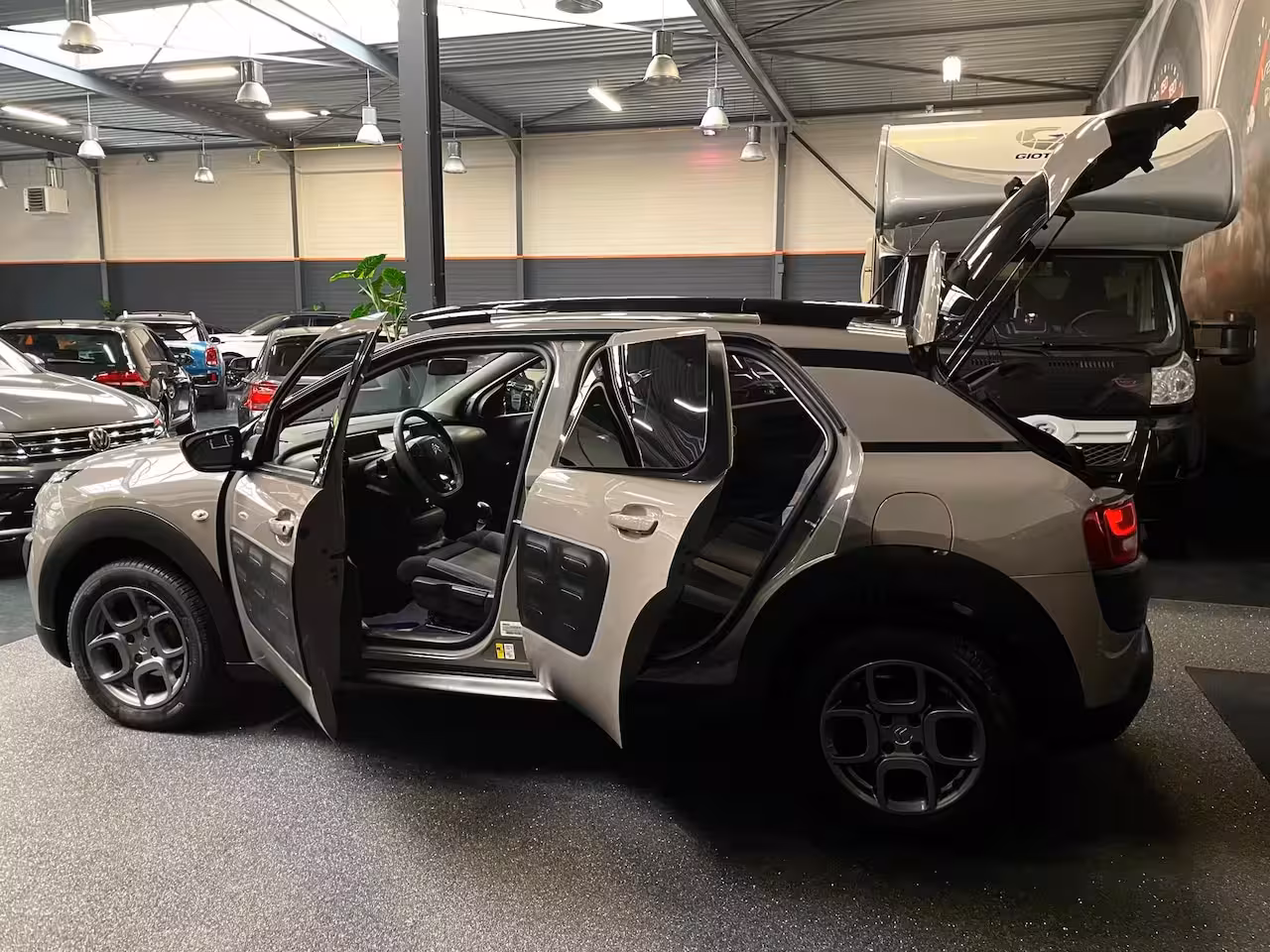 Citroën C4 Cactus 1.2 VTi Shine AIRCO NAVI CAMERA NAP CRUISECONTROL