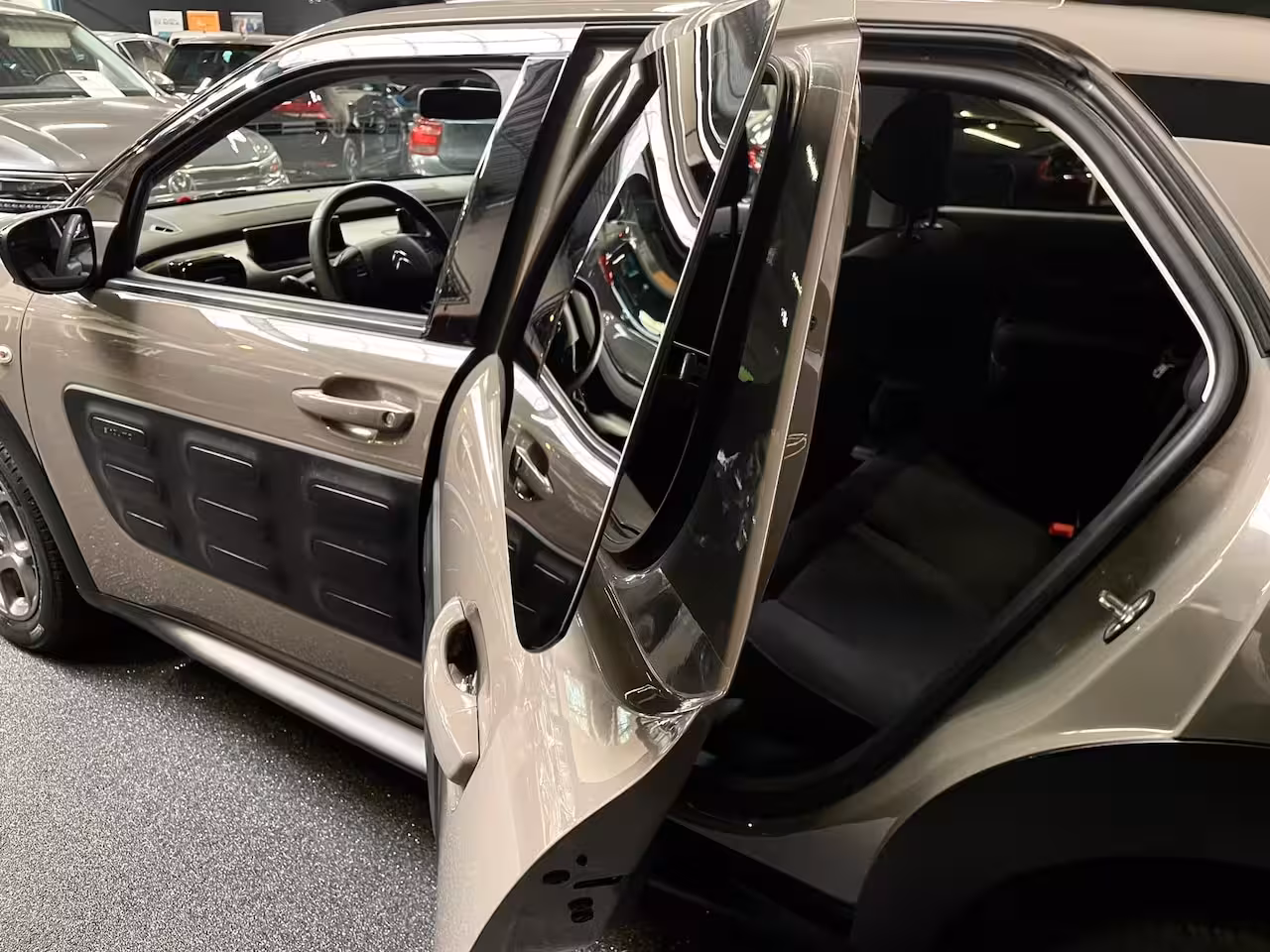 Citroën C4 Cactus 1.2 VTi Shine AIRCO NAVI CAMERA NAP CRUISECONTROL