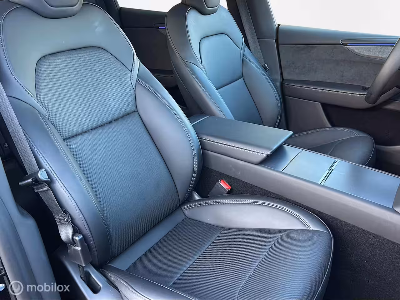 Tesla Model Y Premium Long Range Dual Motor / BTW