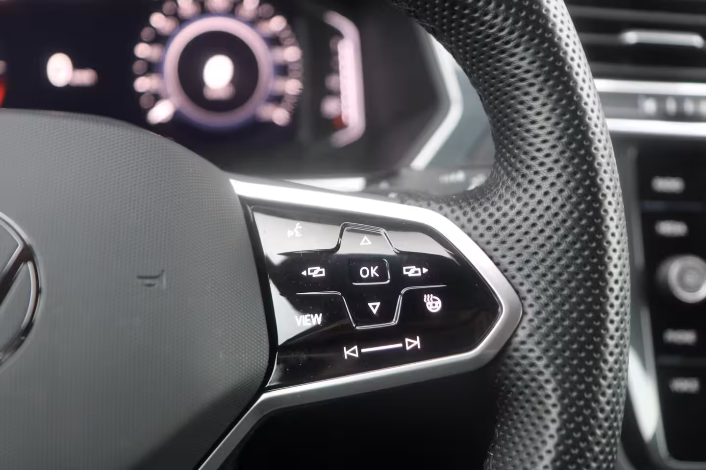 Volkswagen Tiguan 1.4 TSI 245pk eHybrid R-Line Business+ | SoH 89% | Trekhaak | 360 Camera | Stoelverwarming