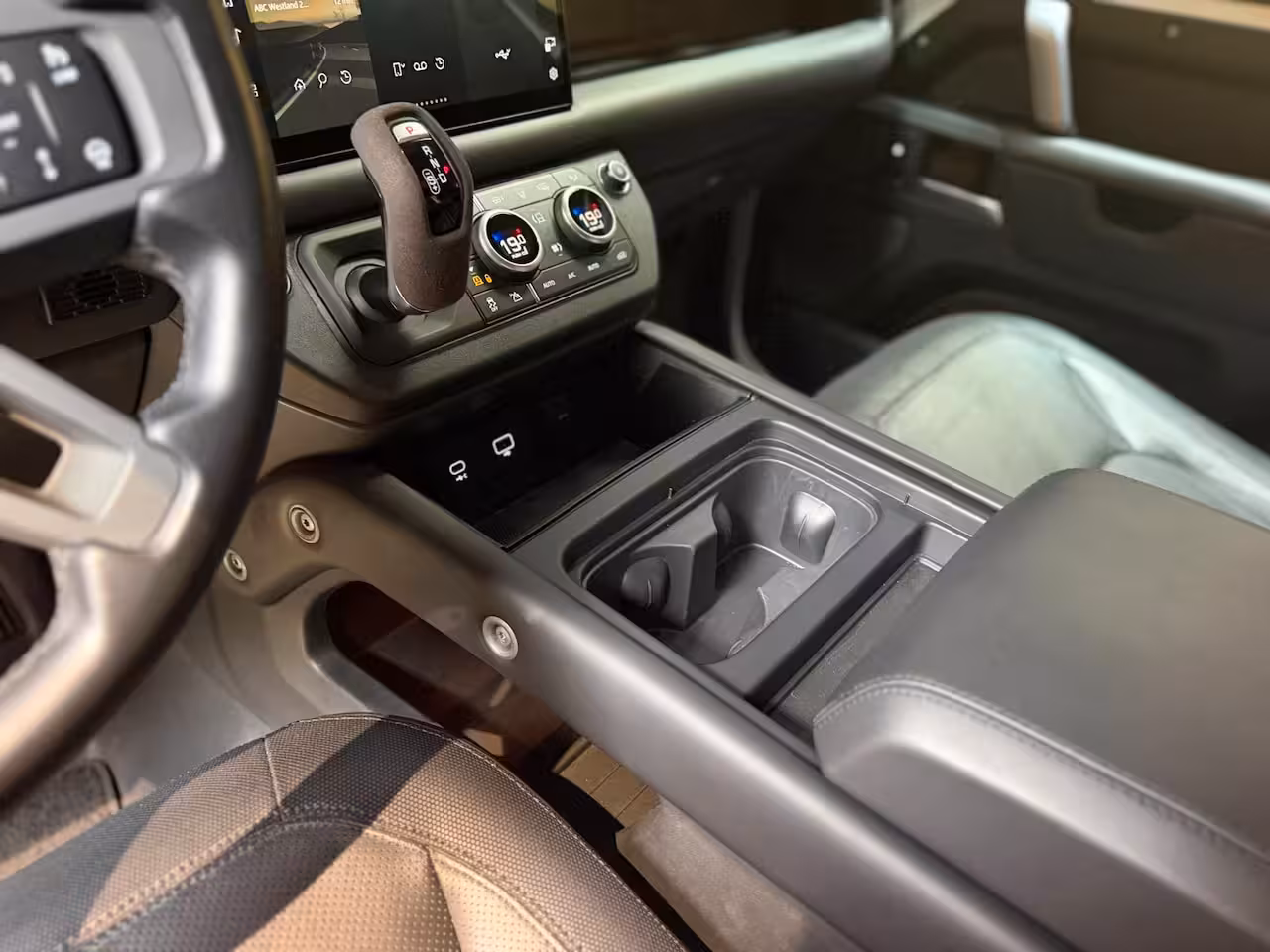 Land Rover Defender Hard Top 3.0 D200 110 MHEV X-Dynamic SE|Urban uitvoering|Pano|HSE|HUD|StandkachelKeyless|Memory|Mer