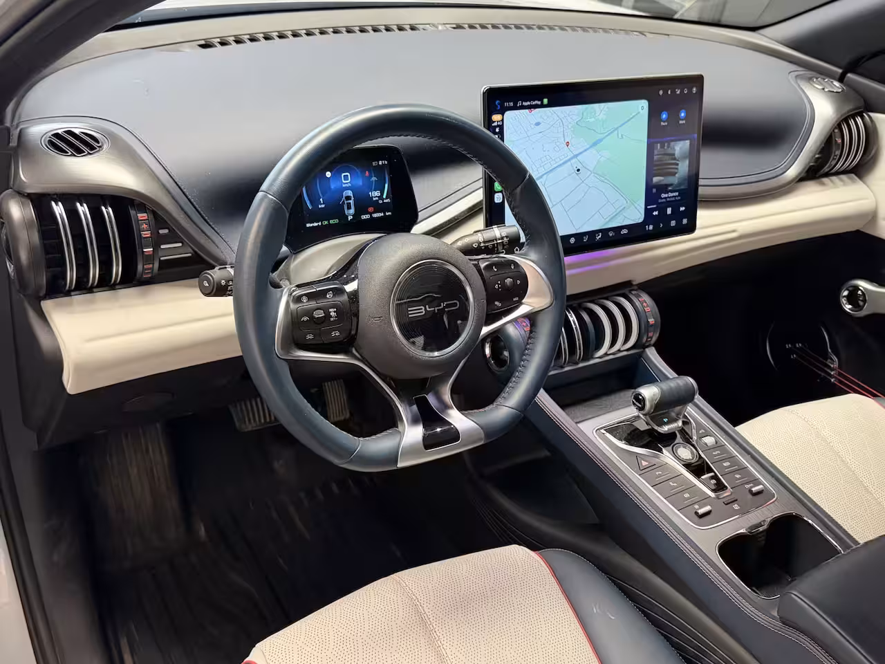 BYD Atto 3 (SOH 95%) DESIGN 60 kWh WLTP 420 KM * 45 STUKS OP VOORRAAD* APPLE CARPLAY/ ANDROID AUTO EL