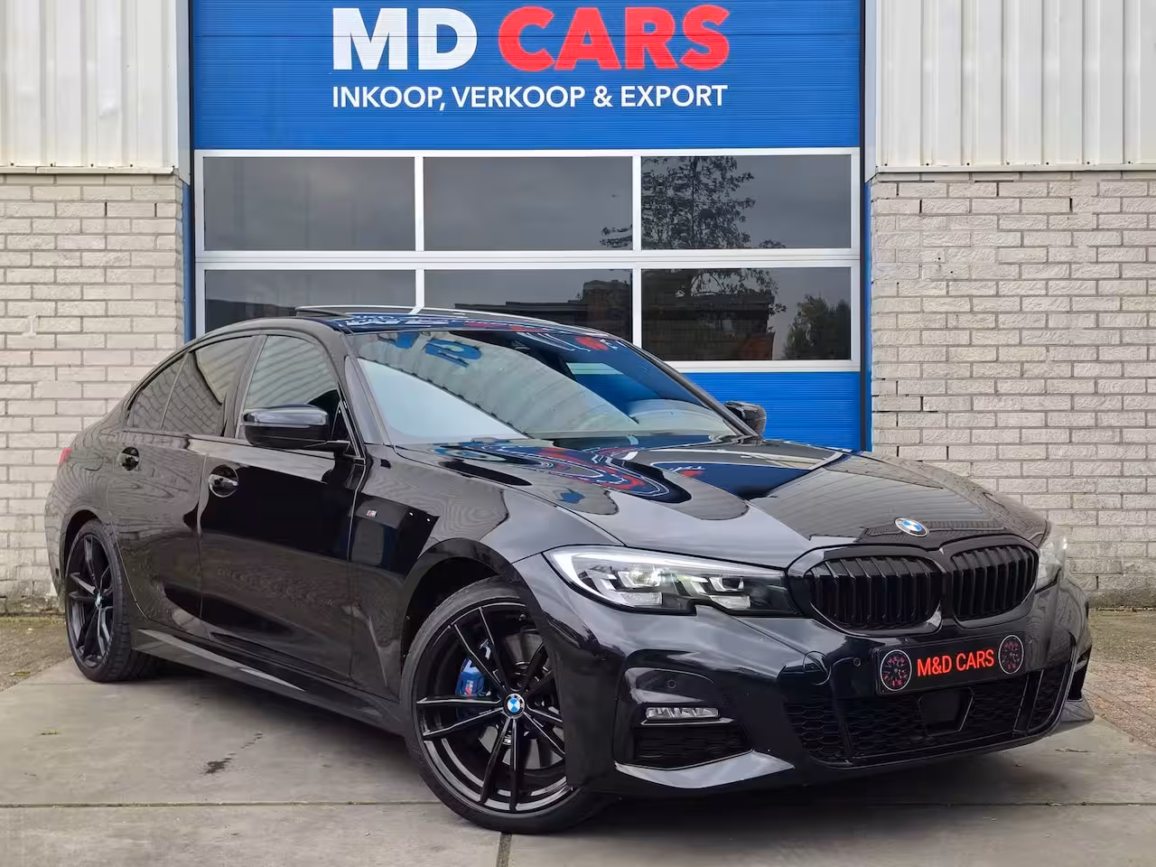 BMW 3-serie 330i High Executive AUTOMAAT/M PAKKET/SCHUIFDAK/PDC