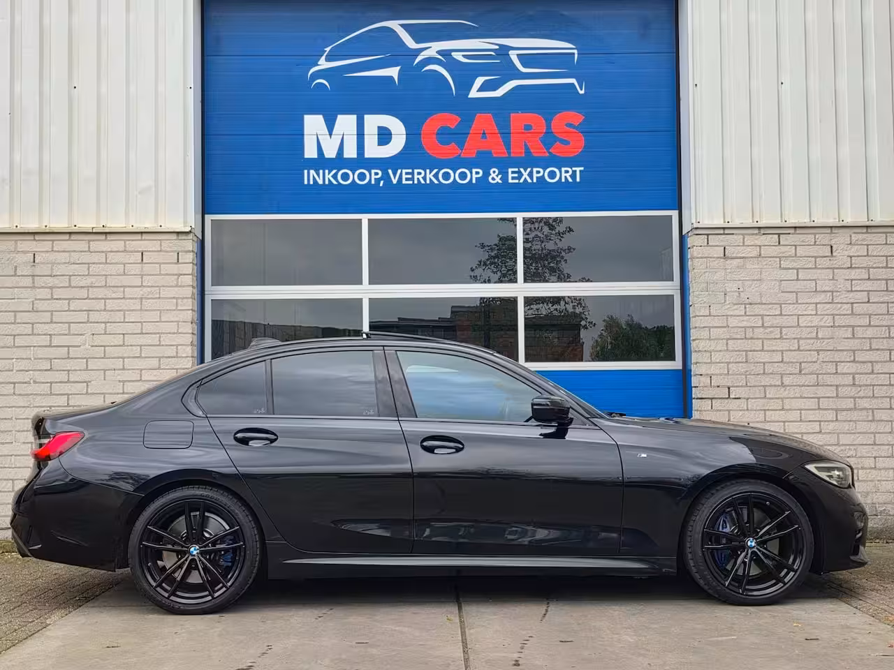 BMW 3-serie 330i High Executive AUTOMAAT/M PAKKET/SCHUIFDAK/PDC