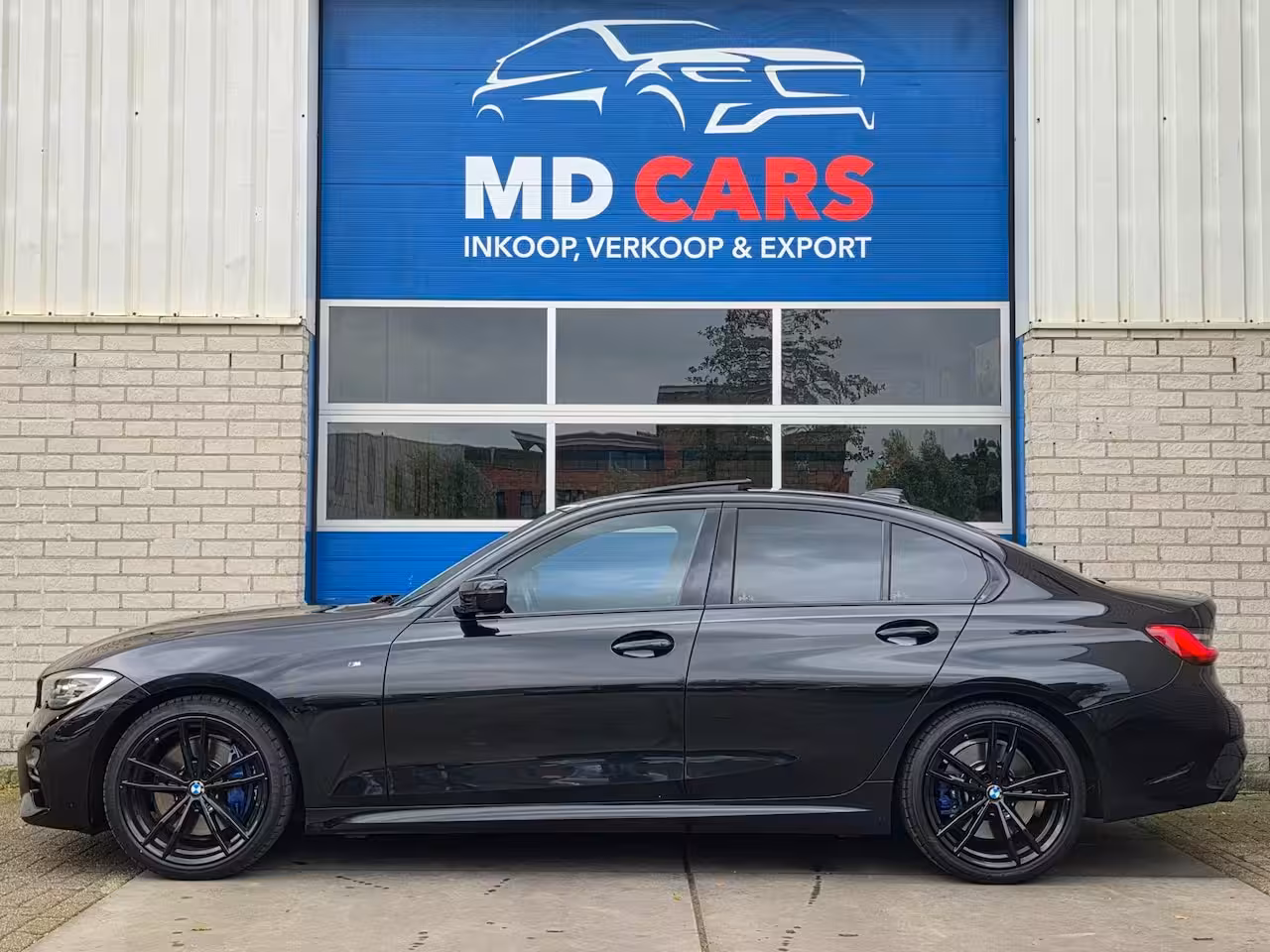 BMW 3-serie 330i High Executive AUTOMAAT/M PAKKET/SCHUIFDAK/PDC