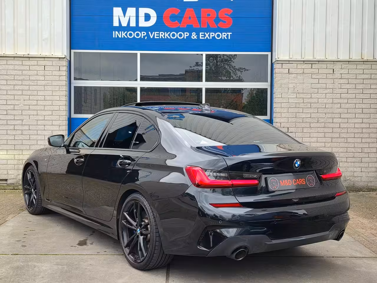 BMW 3-serie 330i High Executive AUTOMAAT/M PAKKET/SCHUIFDAK/PDC