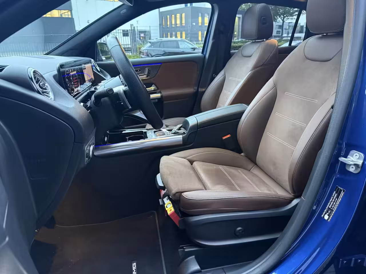 Mercedes-Benz GLA-Klasse 180 AMG Line MILD-HYBRID PANO LEER HEAD UP