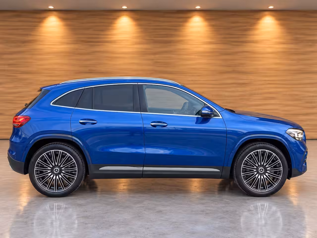 Mercedes-Benz GLA-Klasse 180 AMG Line MILD-HYBRID PANO LEER HEAD UP