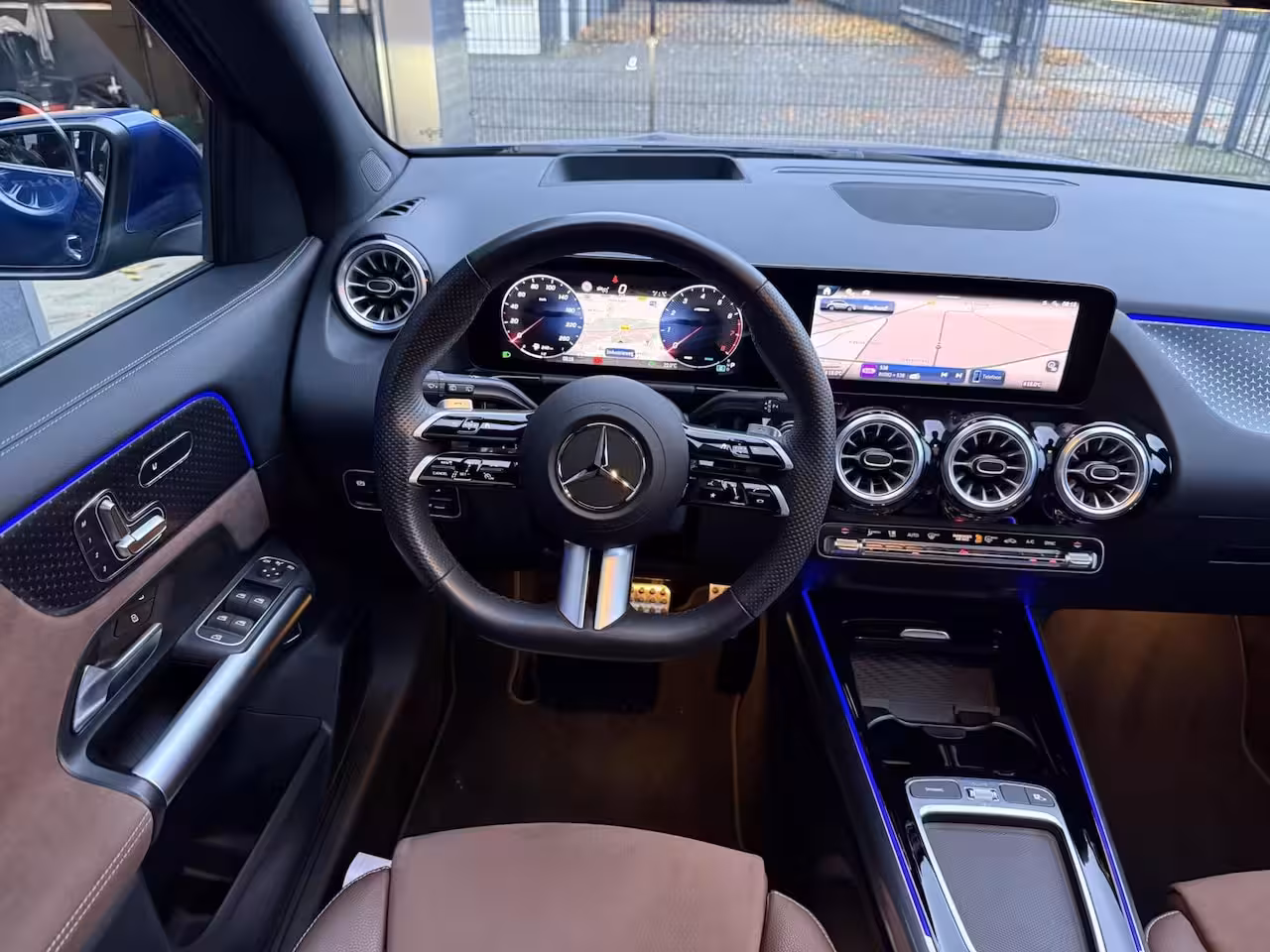 Mercedes-Benz GLA-Klasse 180 AMG Line MILD-HYBRID PANO LEER HEAD UP