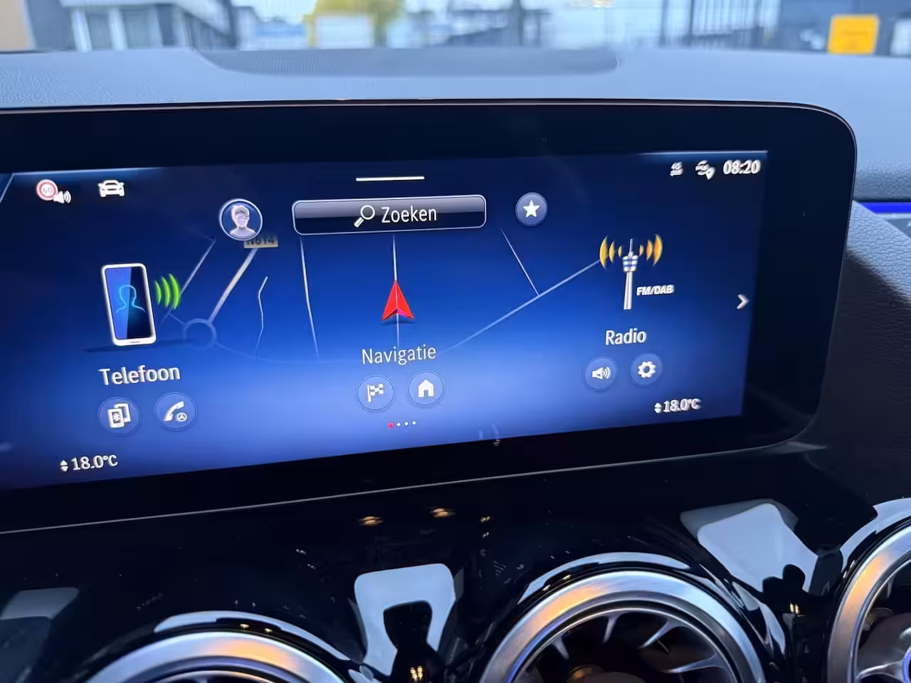 Mercedes-Benz GLA-Klasse 180 AMG Line MILD-HYBRID PANO LEER HEAD UP