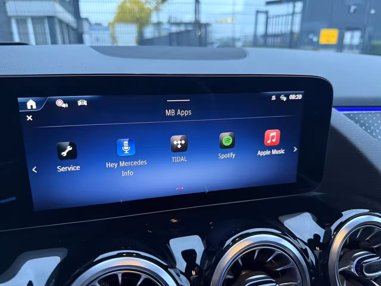 Mercedes-Benz GLA-Klasse 180 AMG Line MILD-HYBRID PANO LEER HEAD UP