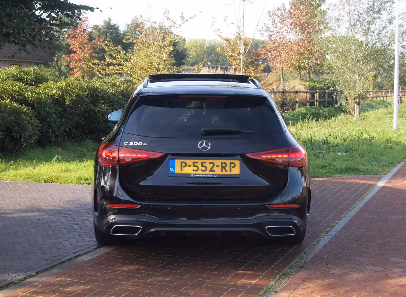 Mercedes-Benz C-klasse Estate 300 e AMG Line | Panoramadak | AMG-Pakket | Night Pack | Burmester | Camera | Sfeerverlich