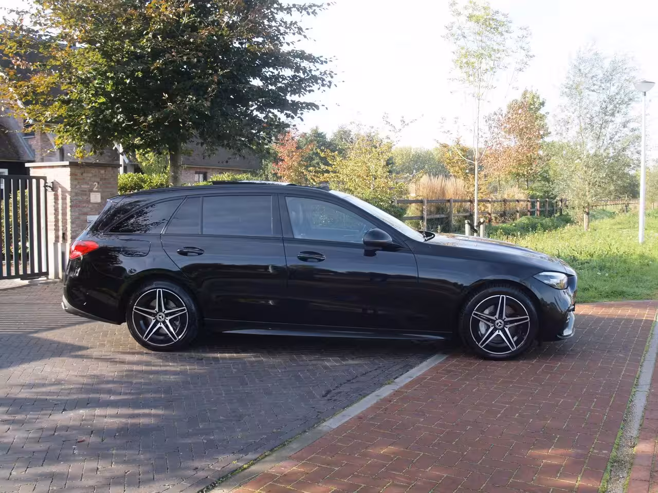 Mercedes-Benz C-klasse Estate 300 e AMG Line | Panoramadak | AMG-Pakket | Night Pack | Burmester | Camera | Sfeerverlich