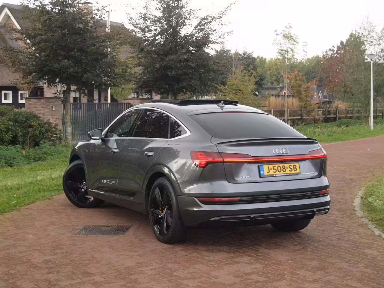 Audi e-tron Sportback 55 quattro S edition 95 kWh | SOH 92% | S-Line Stoelen | Panoramadak | Bang & Olufsen | Ca