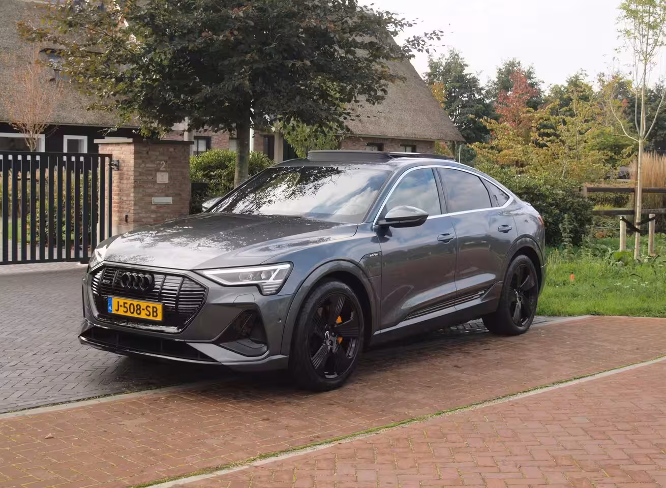 Audi e-tron Sportback 55 quattro S edition 95 kWh | SOH 92% | S-Line Stoelen | Panoramadak | Bang & Olufsen | Ca