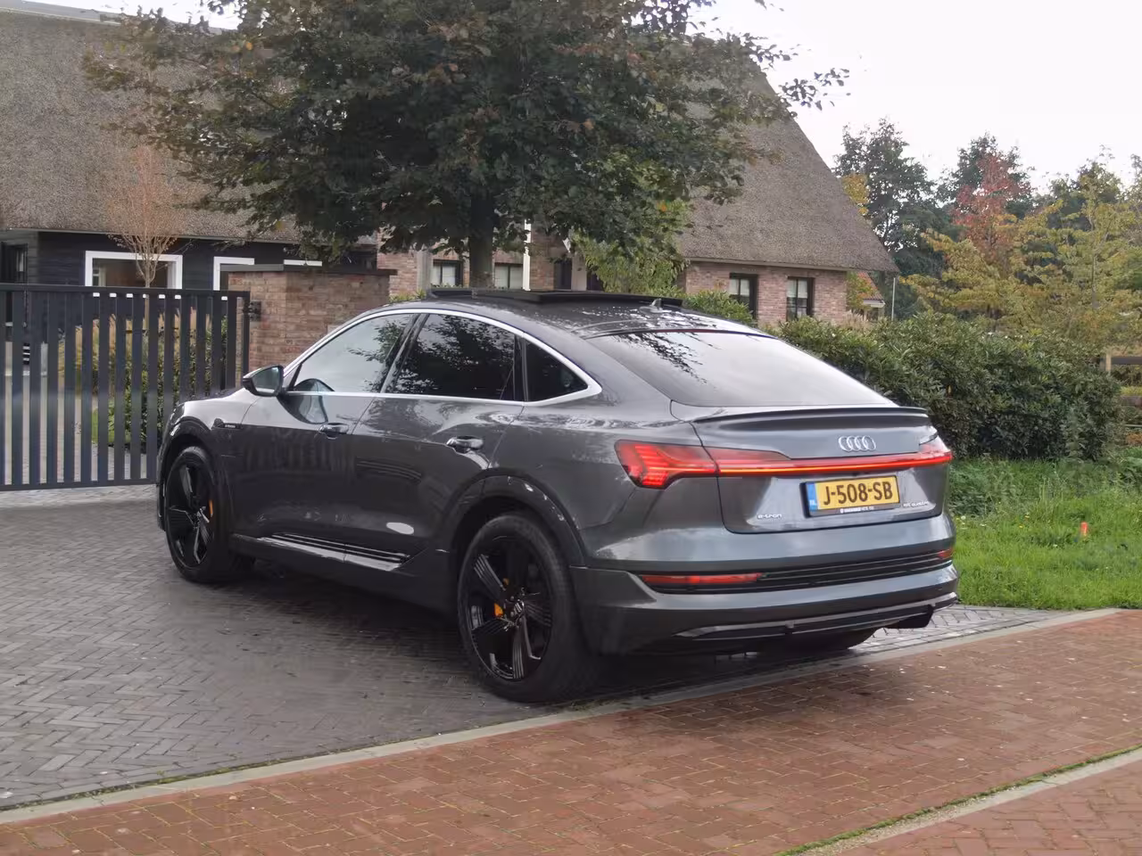 Audi e-tron Sportback 55 quattro S edition 95 kWh | SOH 92% | S-Line Stoelen | Panoramadak | Bang & Olufsen | Ca