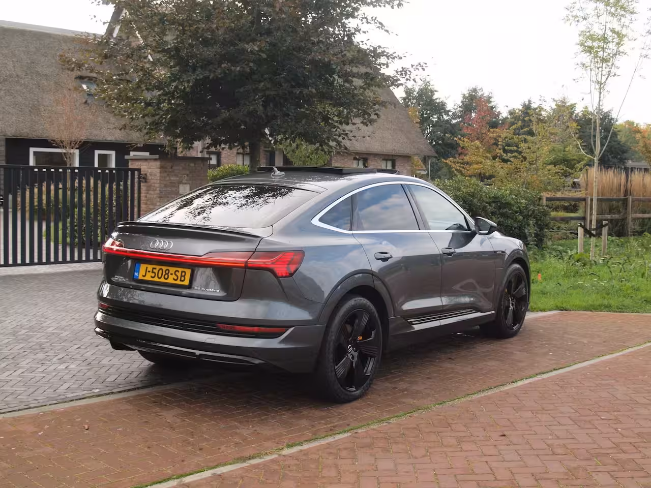 Audi e-tron Sportback 55 quattro S edition 95 kWh | SOH 92% | S-Line Stoelen | Panoramadak | Bang & Olufsen | Ca