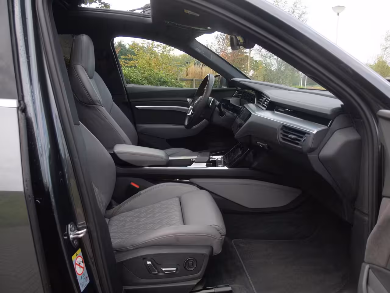 Audi e-tron Sportback 55 quattro S edition 95 kWh | SOH 92% | S-Line Stoelen | Panoramadak | Bang & Olufsen | Ca