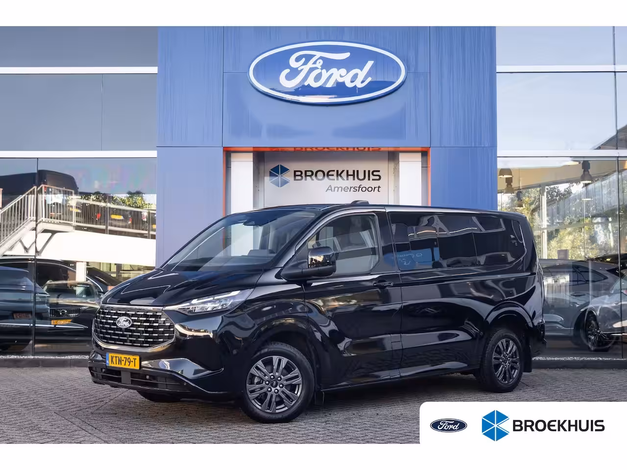 Ford Transit Custom Tourneo 340 2.5 PHEV L1H1 Titanium | Trekhaak | Stoel- Stuurverwarming | Parkeersenoren + Camera |