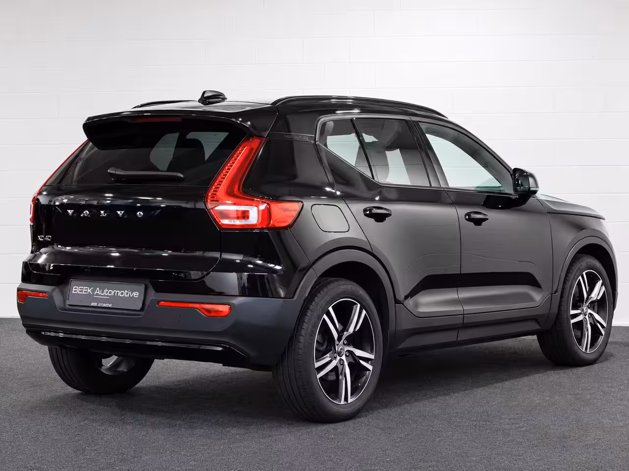 Volvo XC40 1.5 T5 Recharge | R Design | H/K | PANO | 360CAM