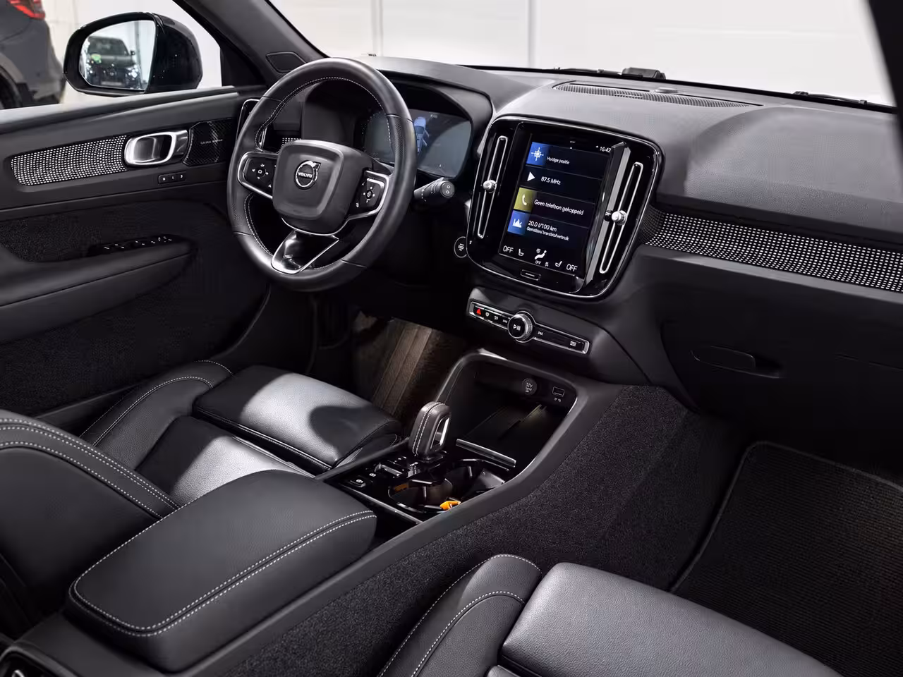 Volvo XC40 1.5 T5 Recharge | R Design | H/K | PANO | 360CAM