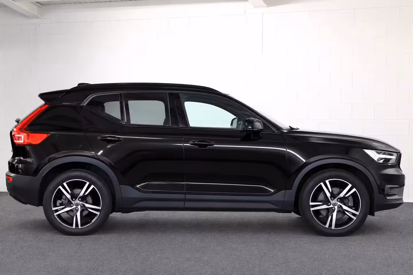Volvo XC40 1.5 T5 Recharge | R Design | H/K | PANO | 360CAM