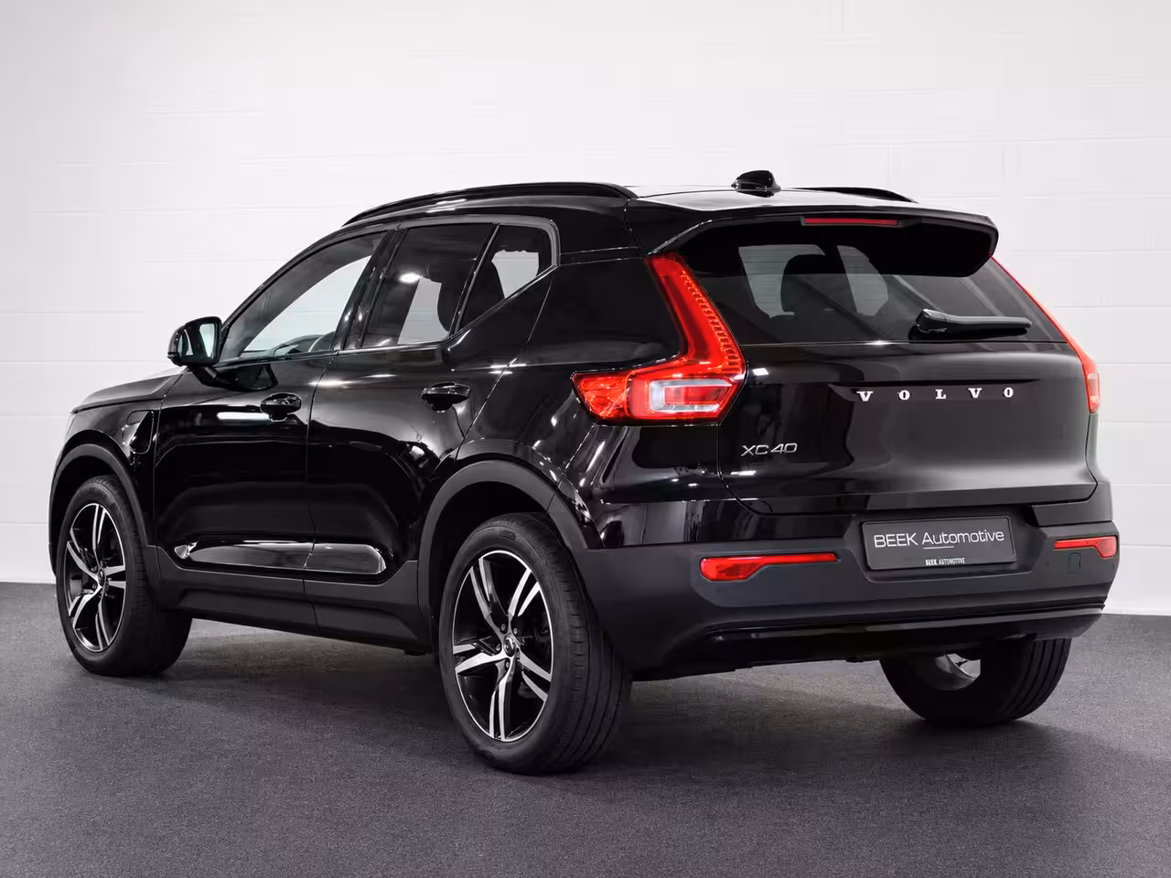 Volvo XC40 1.5 T5 Recharge | R Design | H/K | PANO | 360CAM