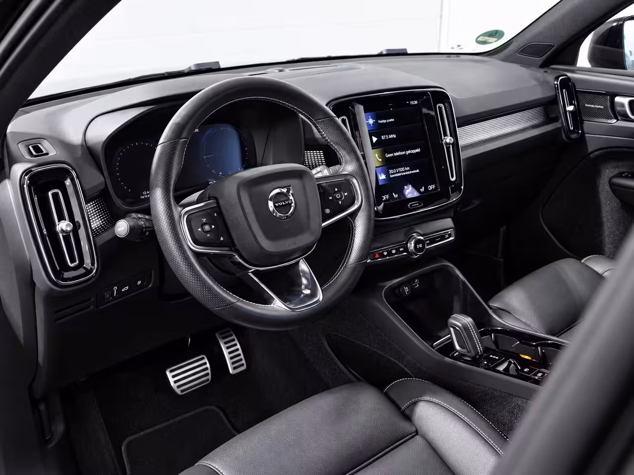 Volvo XC40 1.5 T5 Recharge | R Design | H/K | PANO | 360CAM