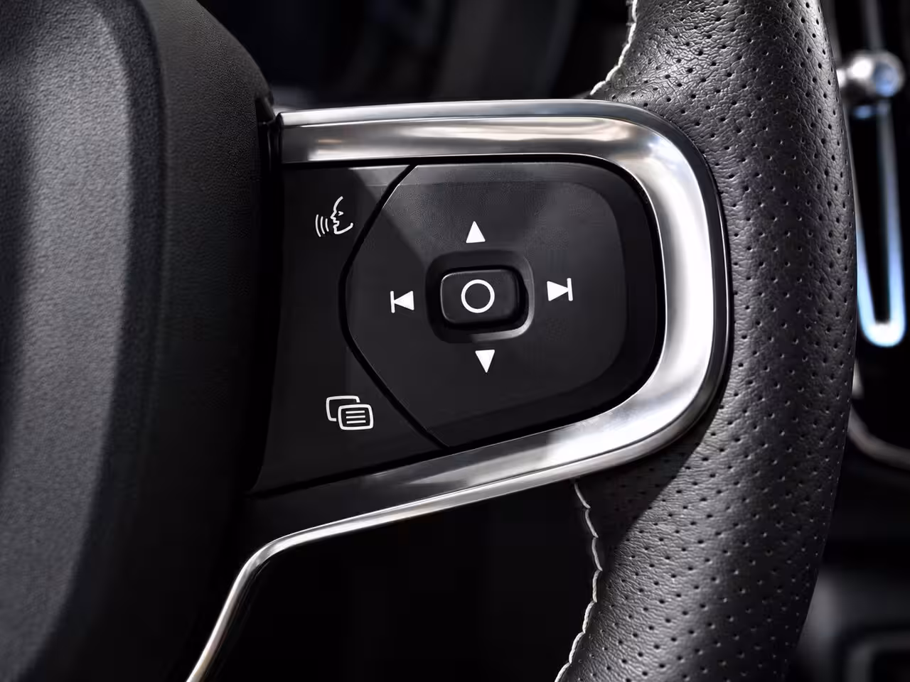 Volvo XC40 1.5 T5 Recharge | R Design | H/K | PANO | 360CAM