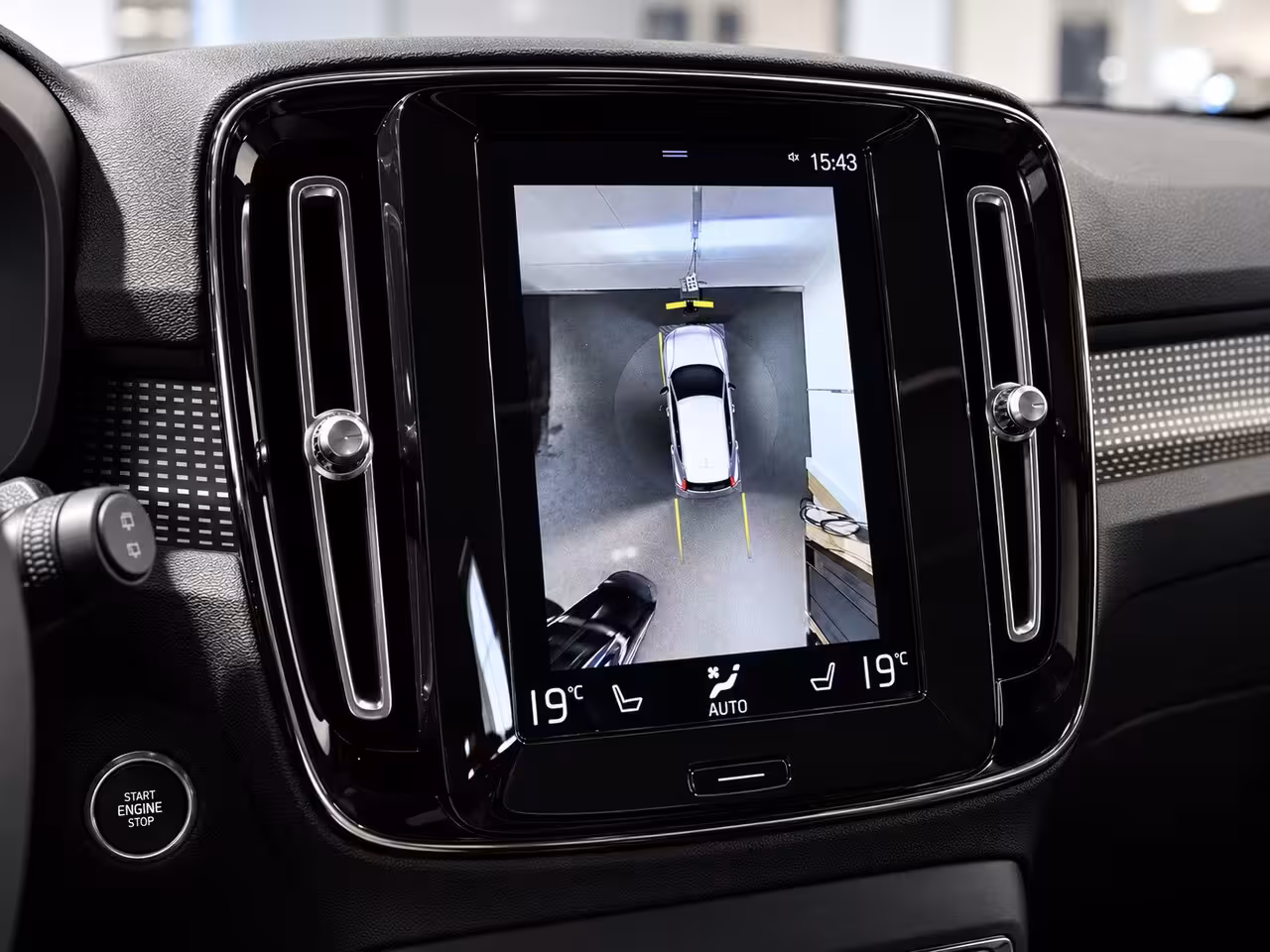 Volvo XC40 1.5 T5 Recharge | R Design | H/K | PANO | 360CAM