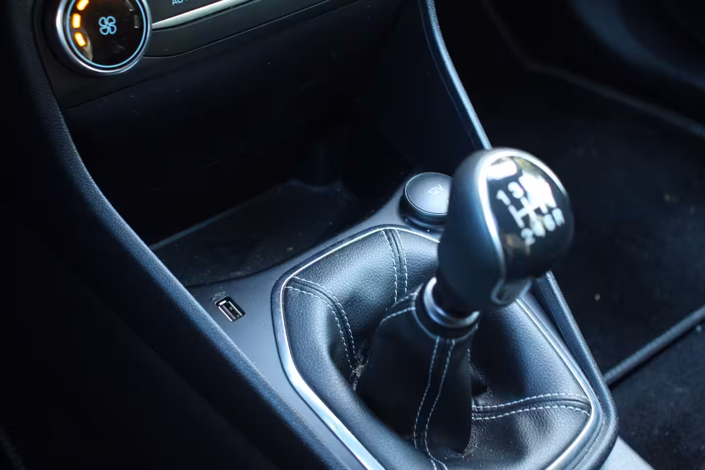 Ford Fiesta 1.0 EcoBoost Hybrid Titanium 125PK | ORIGINEEL NL | 1E EIGENAAR | DEALER OH | CRUISE | PAR