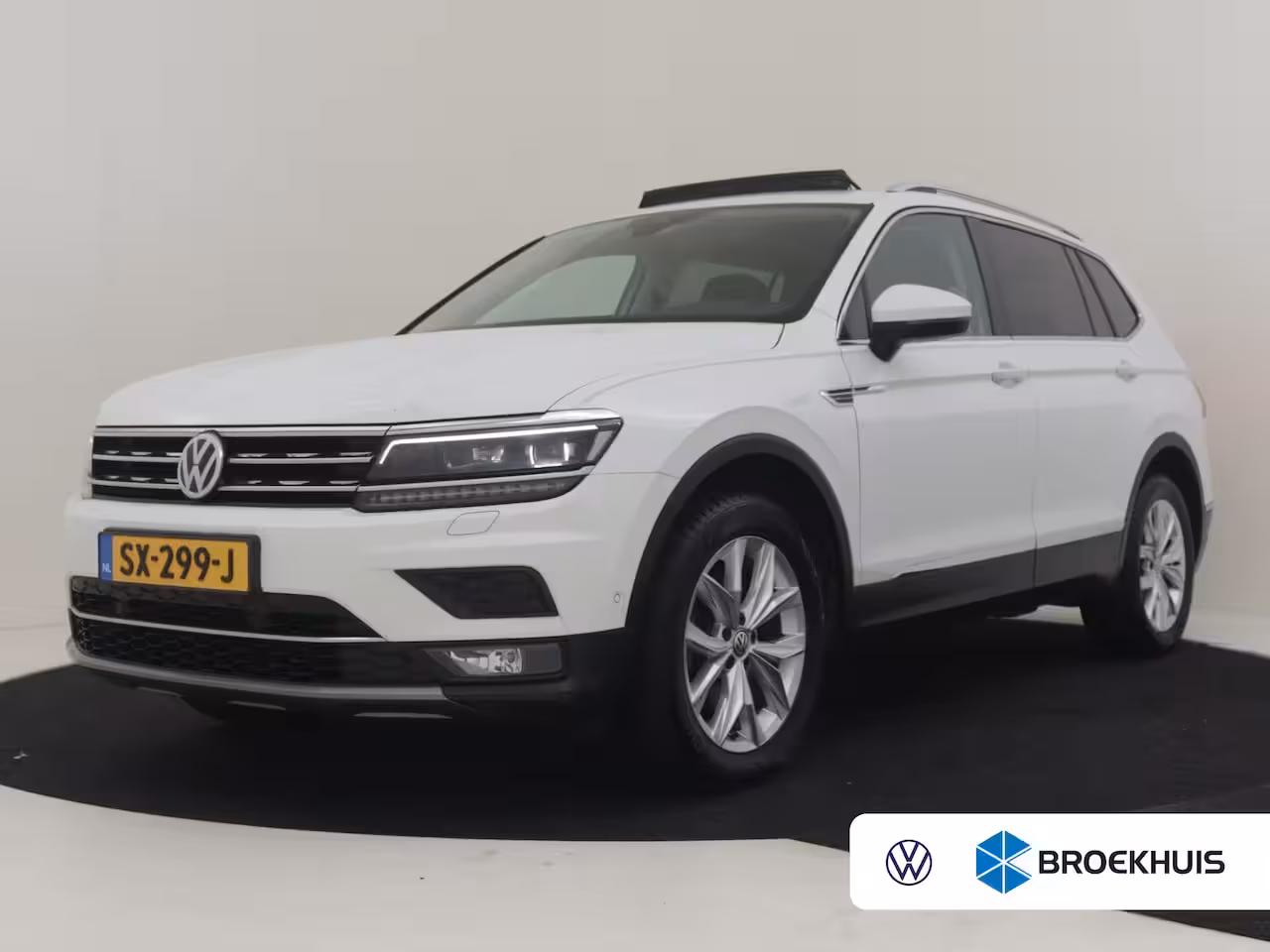 Volkswagen Tiguan Allspace 1.4 TSI Highline l Pano Dak l Trekhaak Elektr. l 18" l Elektr. Klep l Climate Control l Lu