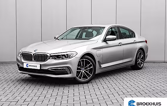 BMW 5-serie 530e iPerformance High Executive 252Pk | Rondomzichtcamera | Head-up Display | Glazen schu