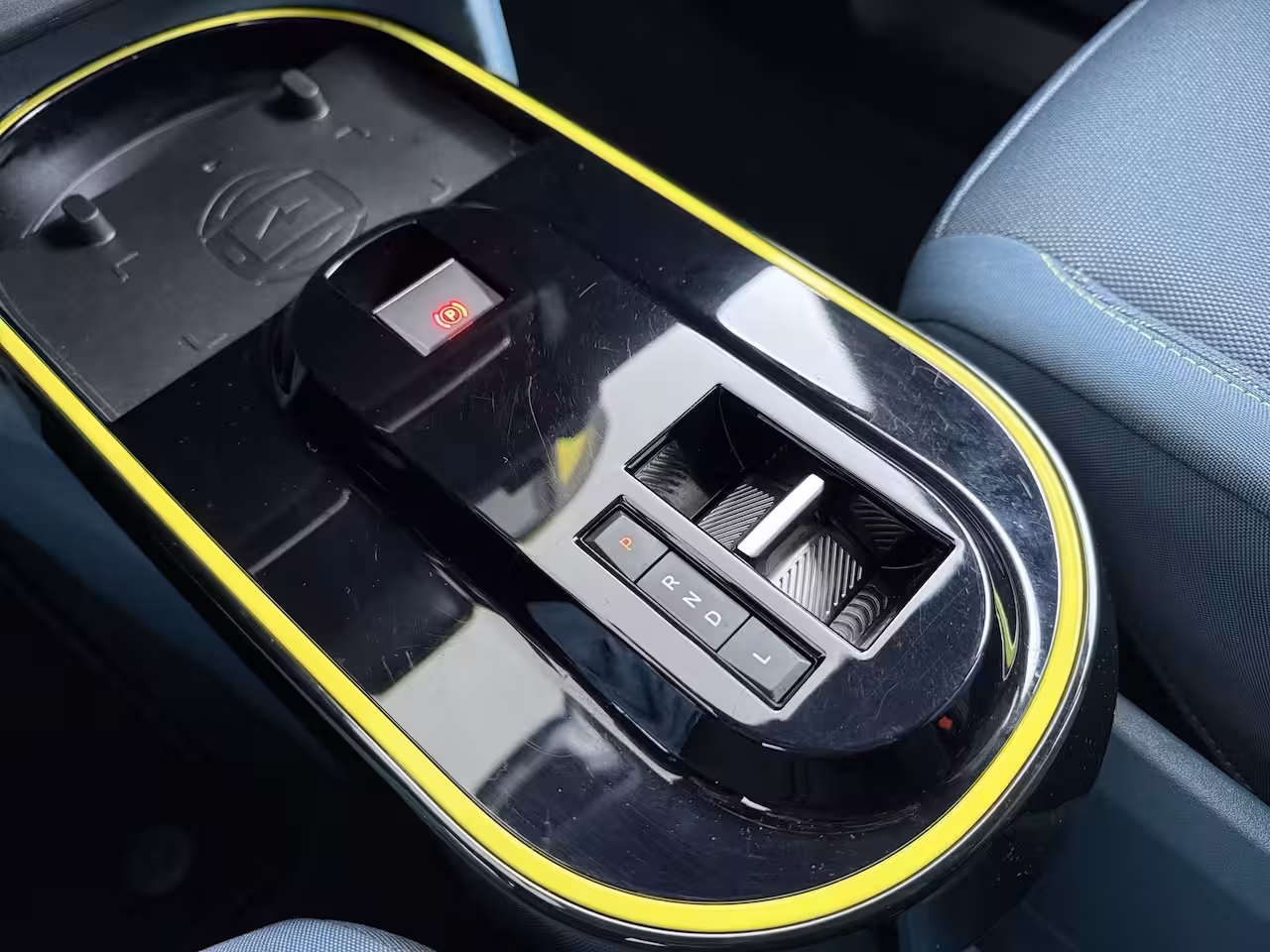 Fiat Grande Panda La Prima | 10, 25" touchscreen radio met Bluetooth, DAB & USB én Navigatie | Automatische