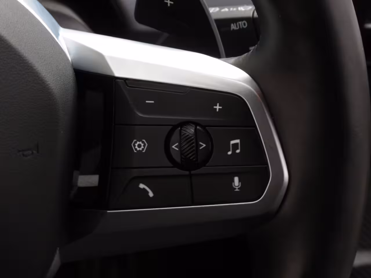 BMW X1 SDrive18i M-Sport PRO Massage Stoel|Camera|CarPlay|Navi|Live Cockpit Pro|Cruise|Clima|Shad