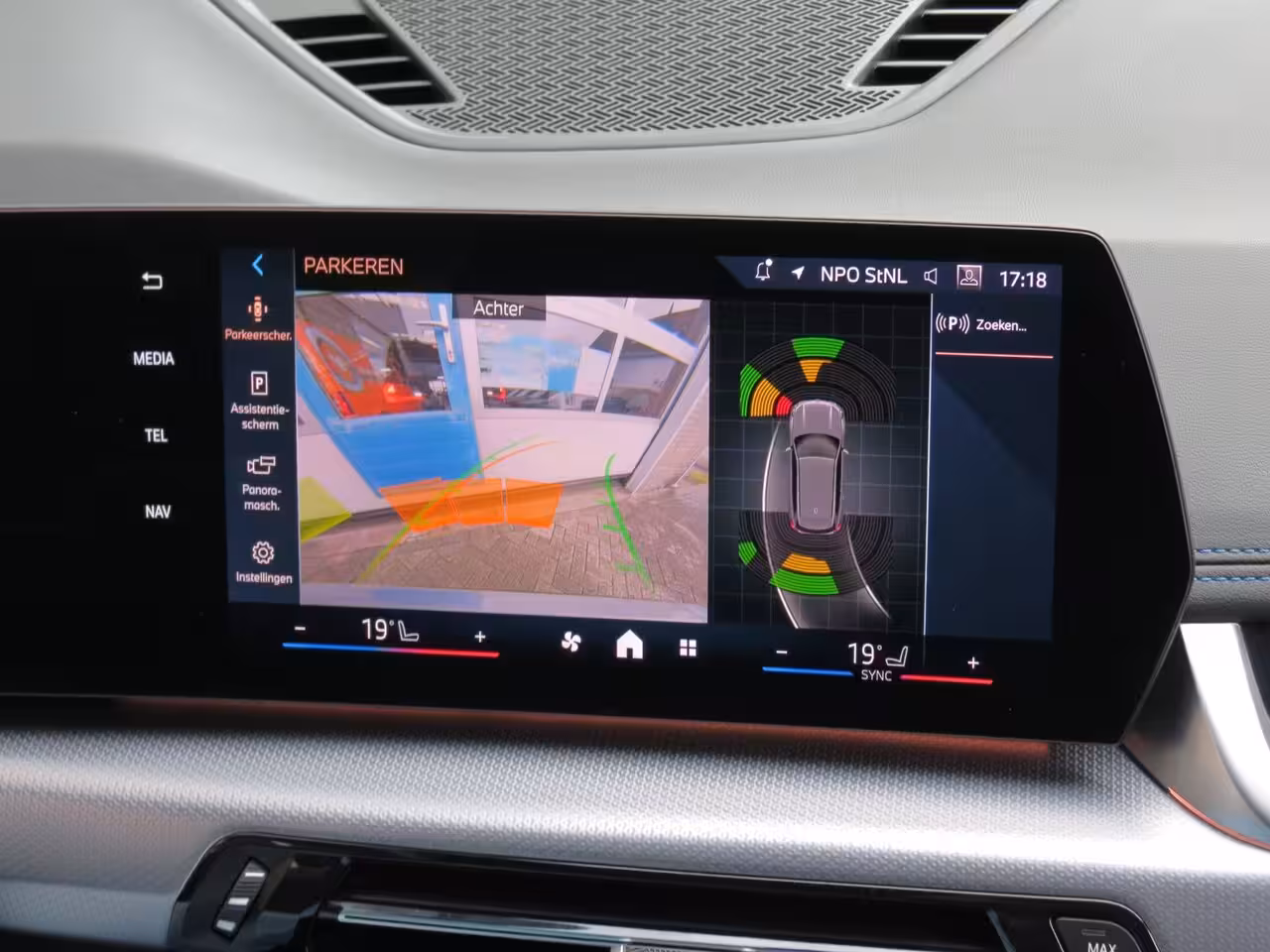 BMW X1 SDrive18i M-Sport PRO Massage Stoel|Camera|CarPlay|Navi|Live Cockpit Pro|Cruise|Clima|Shad