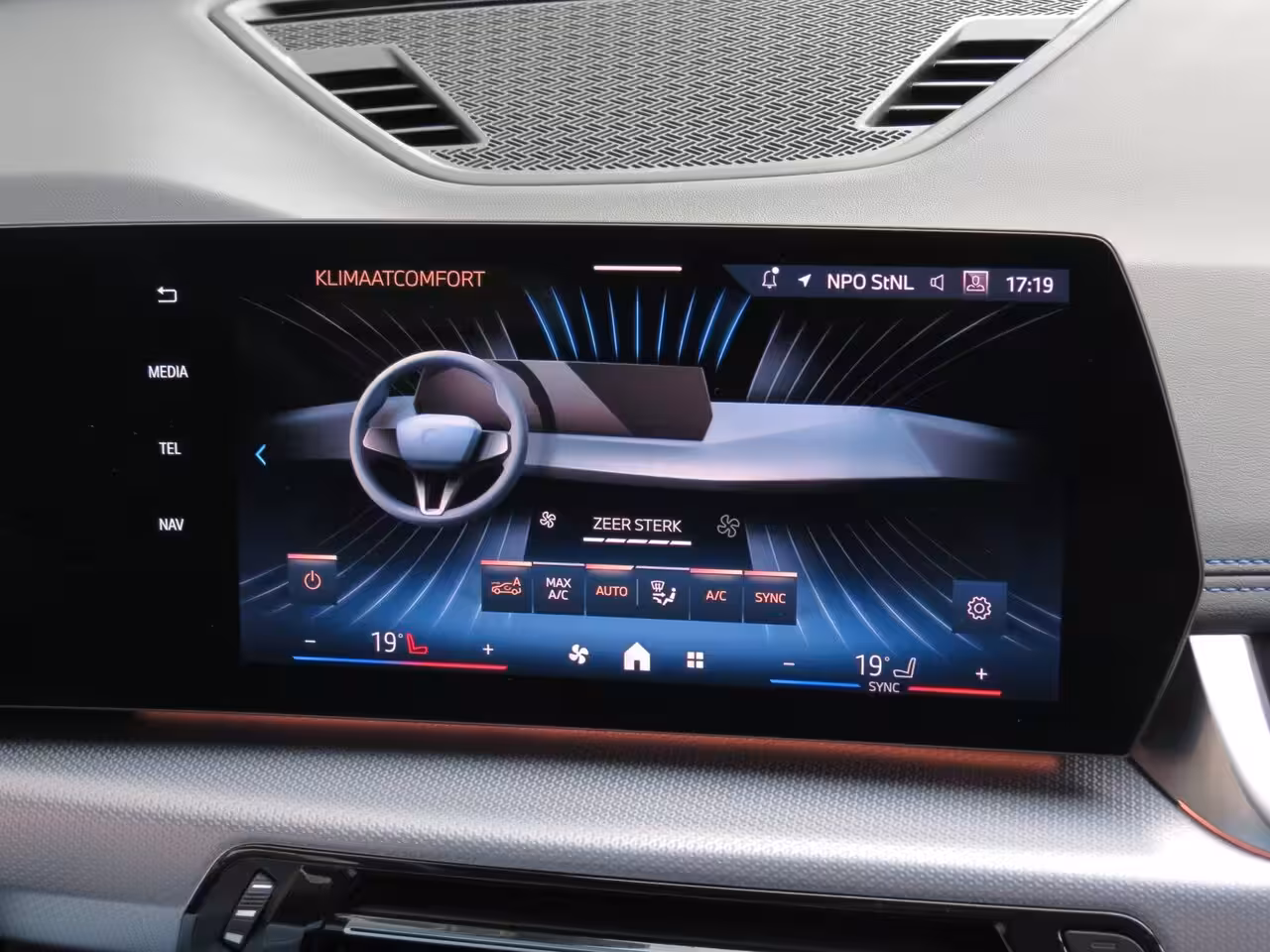 BMW X1 SDrive18i M-Sport PRO Massage Stoel|Camera|CarPlay|Navi|Live Cockpit Pro|Cruise|Clima|Shad