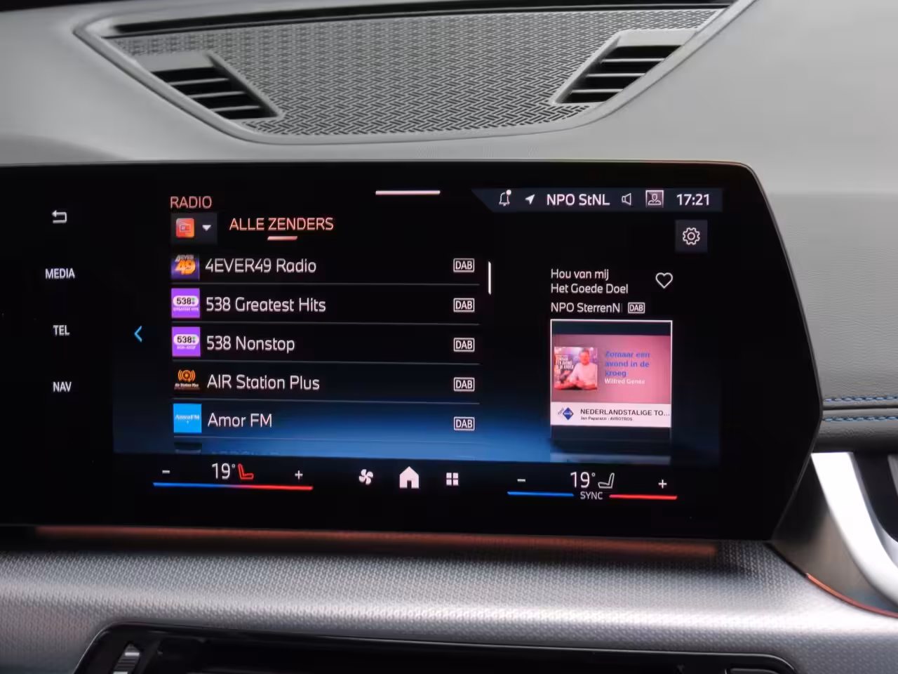 BMW X1 SDrive18i M-Sport PRO Massage Stoel|Camera|CarPlay|Navi|Live Cockpit Pro|Cruise|Clima|Shad