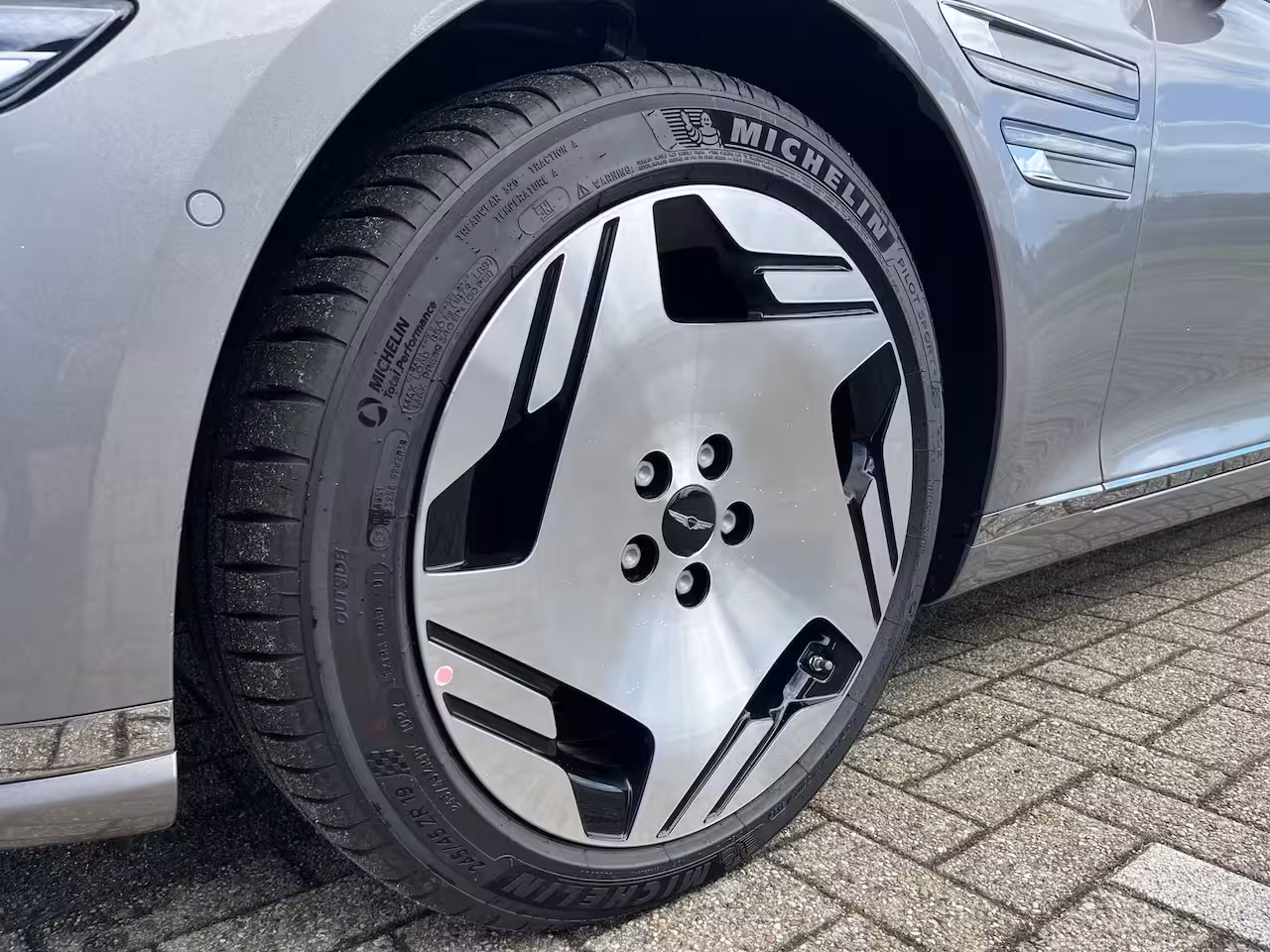 Genesis G80 94, 5kWh 370pk Luxury | BOMVOL | 4WD | Nappa Leder | Advanced Comfort Packet | Achterwielb