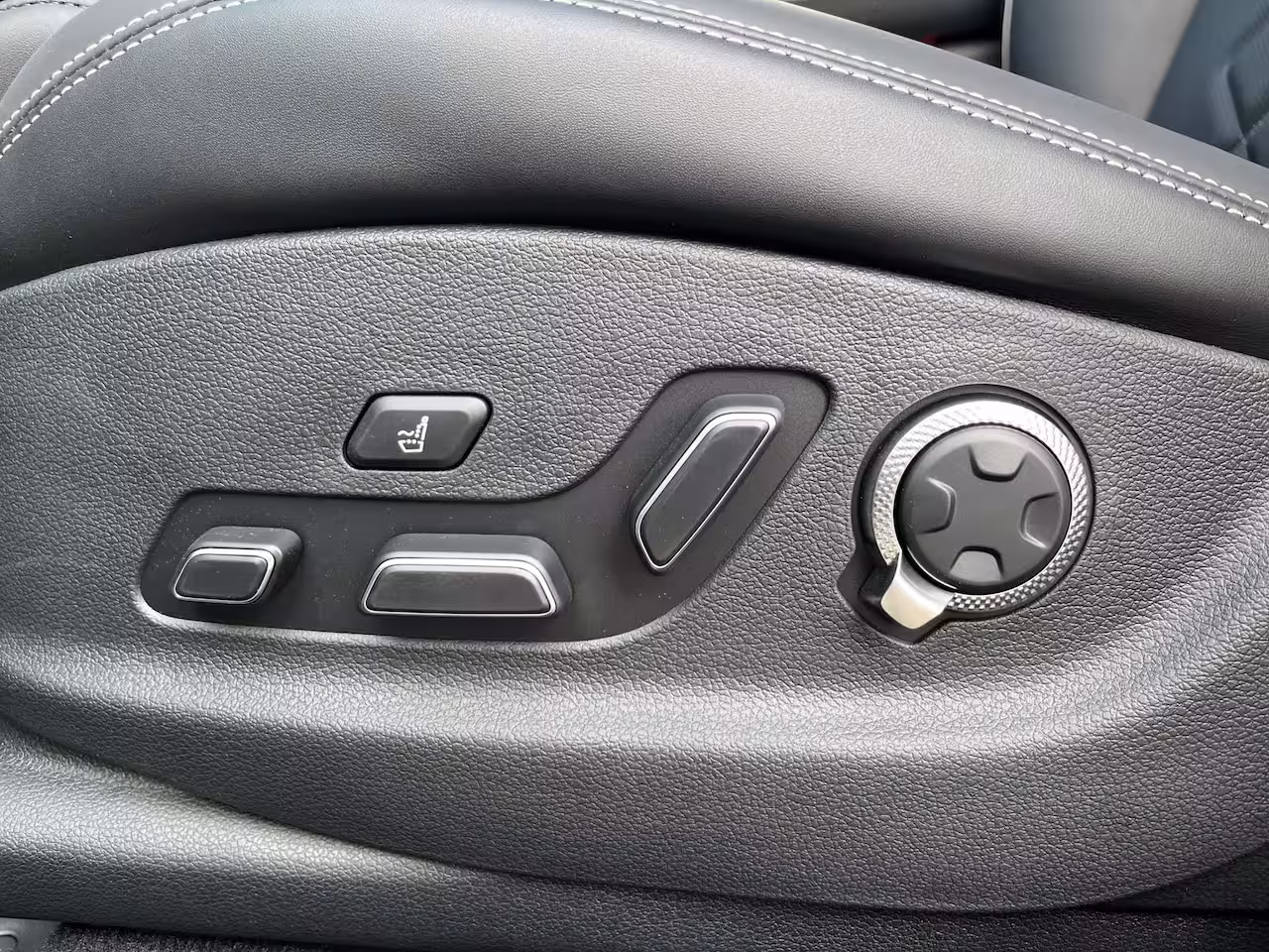 Genesis GV70 84kWh 490pk Luxury | BOMVOL | 4WD |V2L | Panoramadak | Stoelverwarming- ventilatie | Nappa