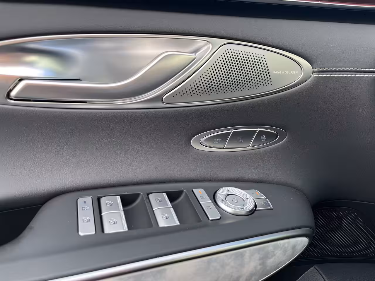 Genesis GV70 84kWh 490pk Luxury | BOMVOL | 4WD |V2L | Panoramadak | Stoelverwarming- ventilatie | Nappa