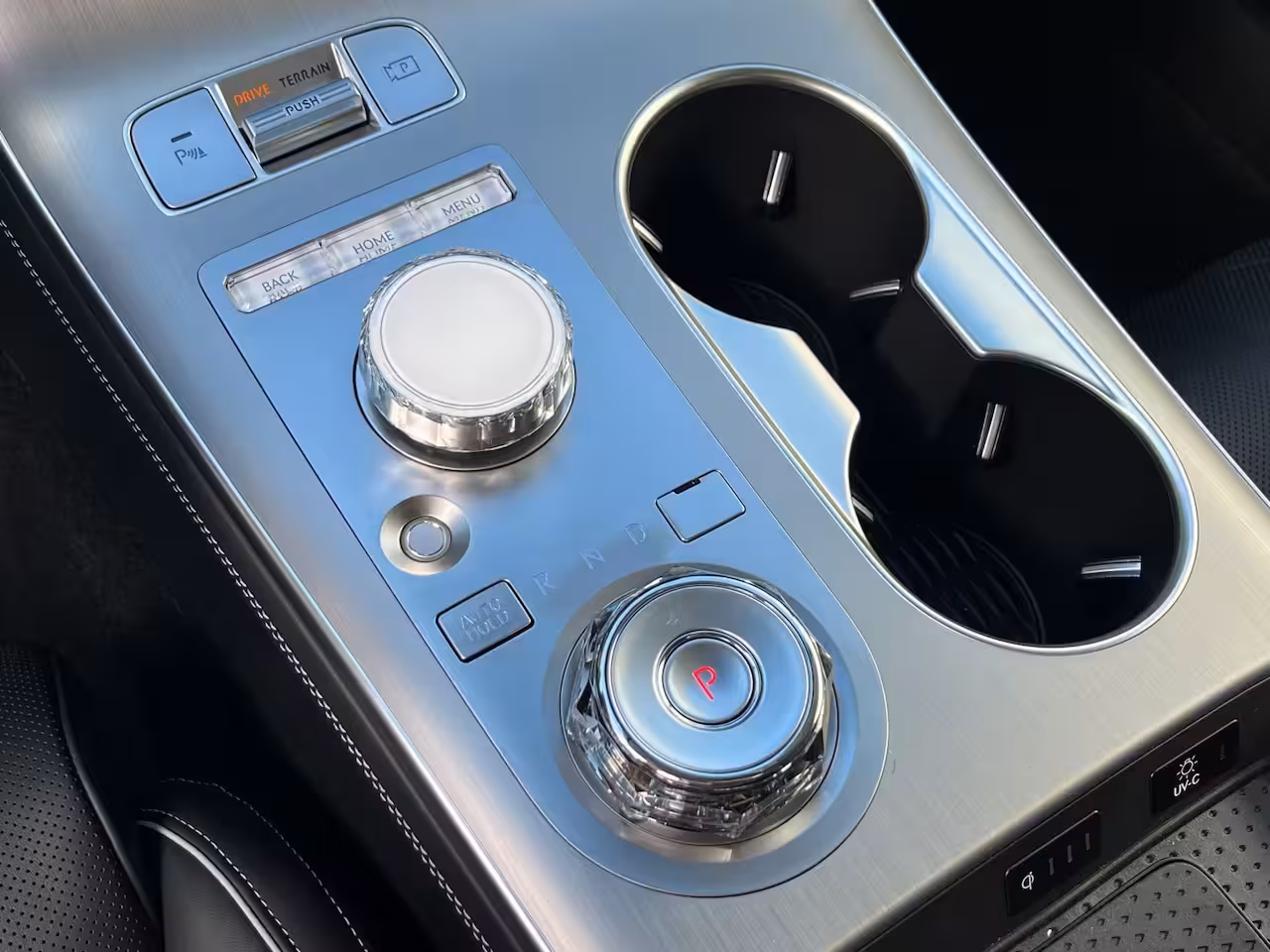 Genesis GV70 84kWh 490pk Luxury | BOMVOL | 4WD |V2L | Panoramadak | Stoelverwarming- ventilatie | Nappa