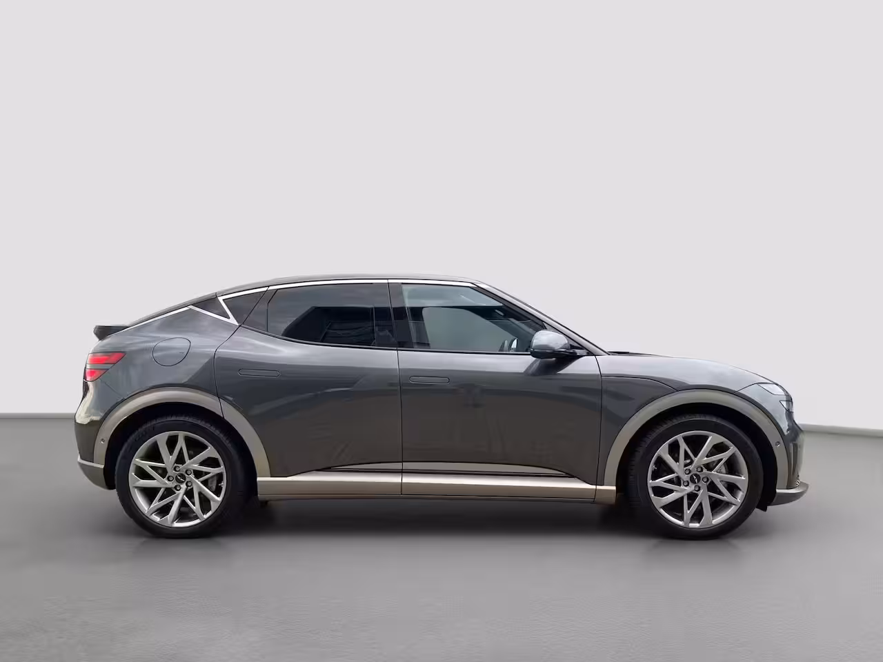 Genesis GV60 77kWh 318pk AWD Sport | Stoelverwaring-koeling | Stuurverwarming | Nappa Leder | 360 grade