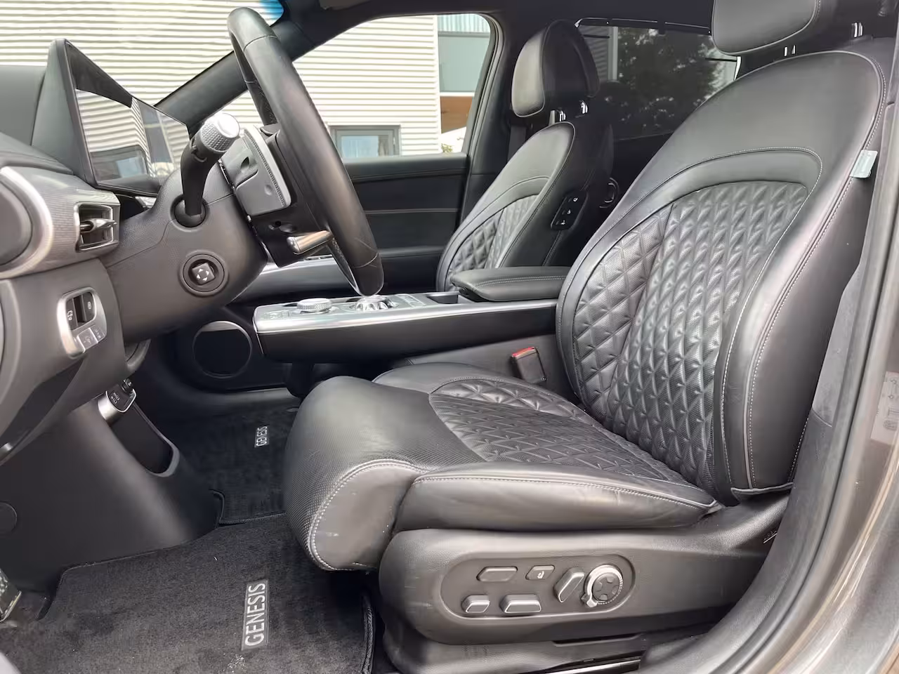 Genesis GV60 77kWh 318pk AWD Sport | Stoelverwaring-koeling | Stuurverwarming | Nappa Leder | 360 grade