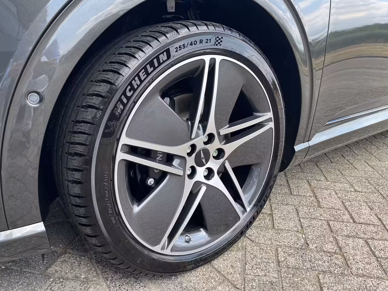 Genesis GV60 84 kWh 490pk Luxury AWD 5.400, - DEMO VOORDEEL | V2L | Nappa Leder | Bang & Olufsen | 21"