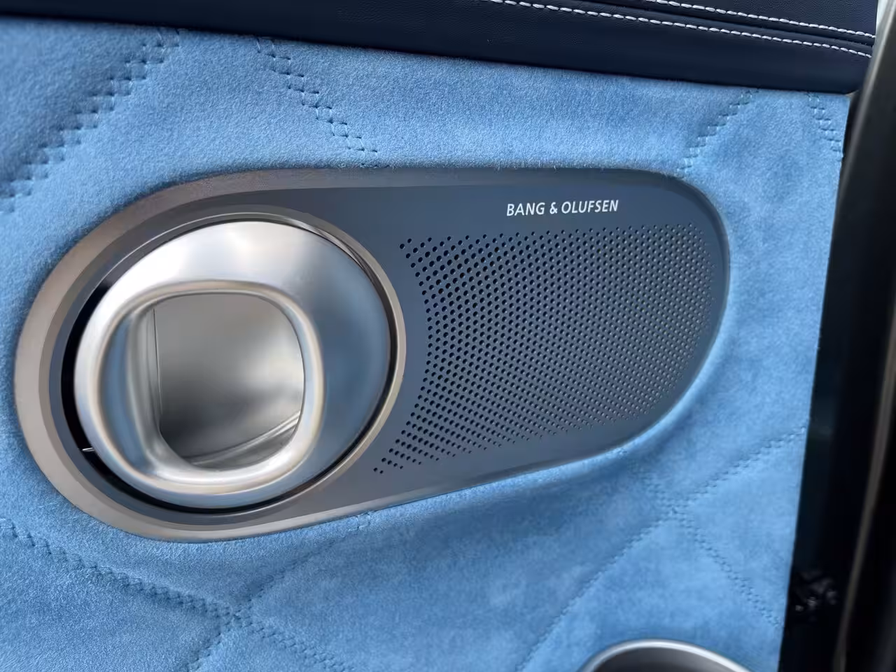 Genesis GV60 84 kWh 490pk Luxury AWD 5.400, - DEMO VOORDEEL | V2L | Nappa Leder | Bang & Olufsen | 21"