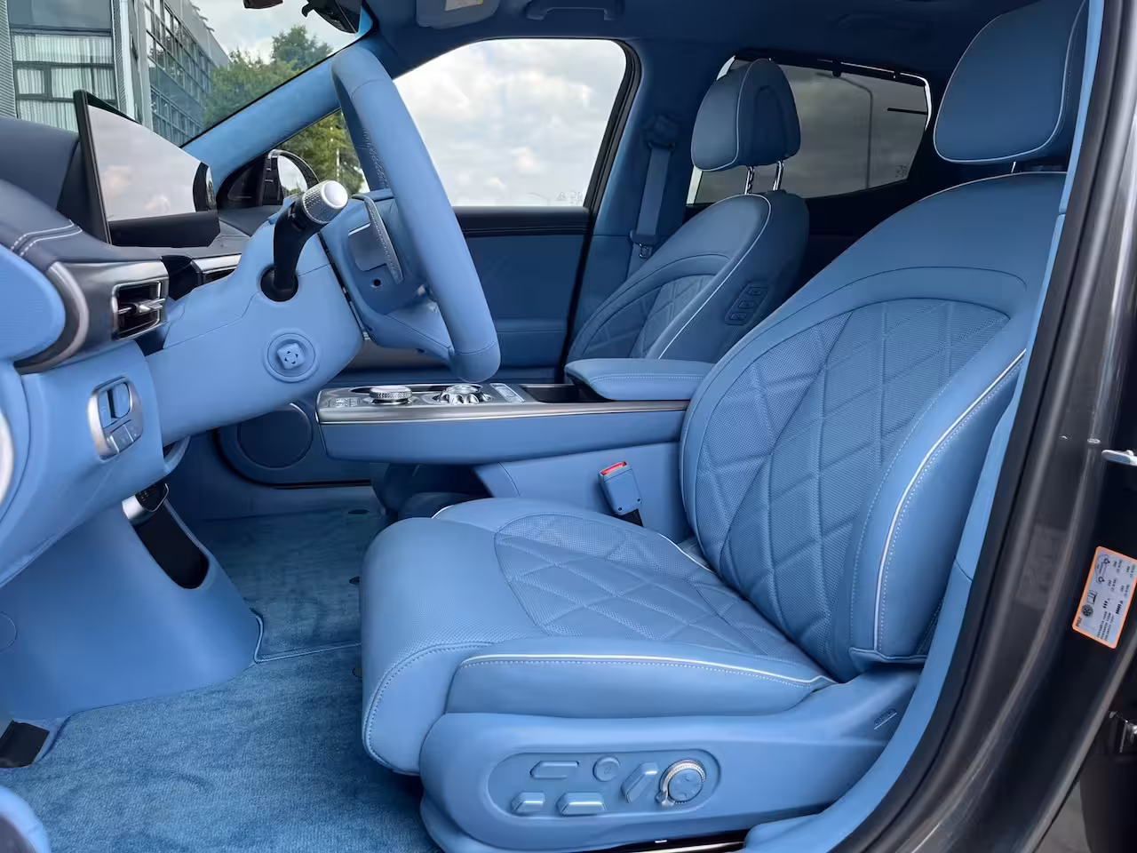 Genesis GV60 84 kWh 490pk Luxury AWD 5.400, - DEMO VOORDEEL | V2L | Nappa Leder | Bang & Olufsen | 21"