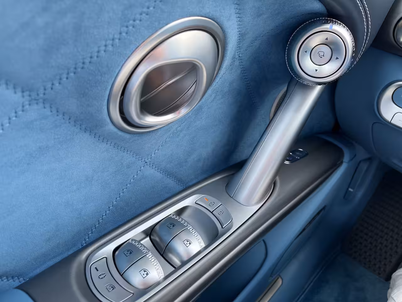 Genesis GV60 84 kWh 490pk Luxury AWD 5.400, - DEMO VOORDEEL | V2L | Nappa Leder | Bang & Olufsen | 21"