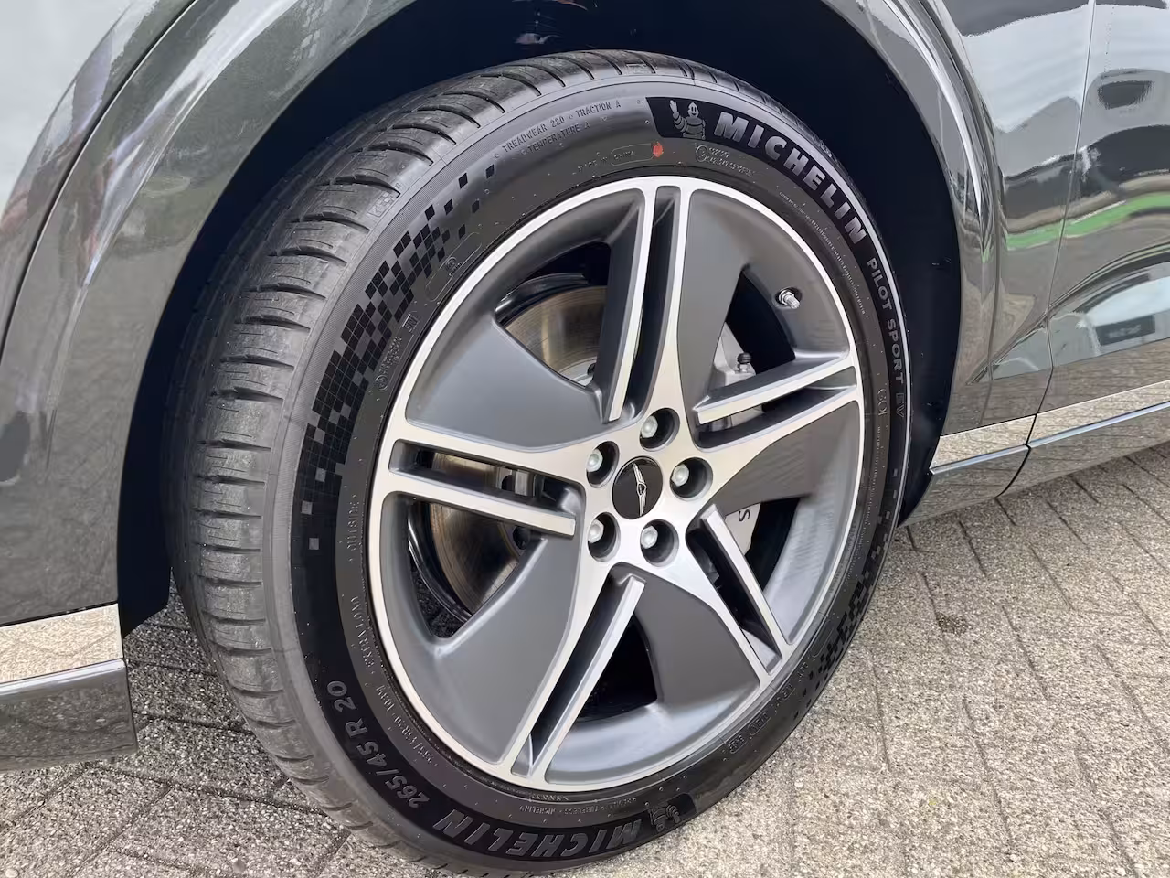 Genesis GV70 84 kWh 490pk Performance AWD Premium | 10.150, - DEMO VOORDEEL | V2L | Nappa Leder | Bang